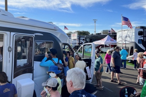 美国佛罗里达房车展览会展会现场图片