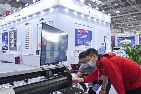 临沂汽车用品、美容养护及电子改装展览会展会现场图片