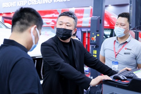 临沂汽车用品、美容养护及电子改装展览会展会现场图片