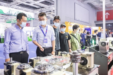 青岛国际机床展展会现场图片