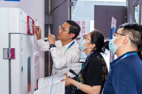 成都国际分析测试、生化诊断技术、实验室技术设备展览会展会现场图片