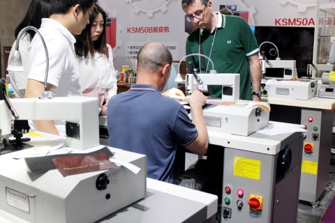 东莞国际流行面辅料及纱线展览会展会现场图片