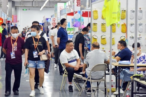 东北沈阳校服园服与职业服装定制博览会展会现场图片