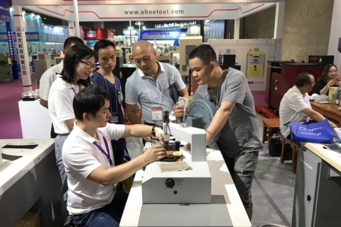 东莞国际流行面辅料及纱线展览会展会现场图片