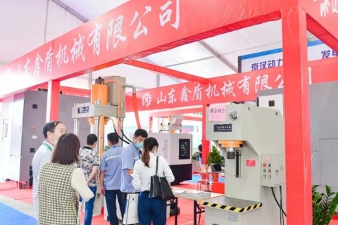 中西部（十堰）汽车汽配商品交易会展会现场图片