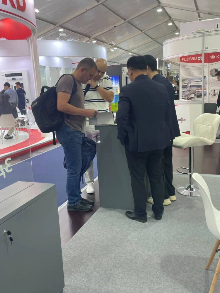 上海富士电梯成功亮相2025俄罗斯莫斯科电梯展览会