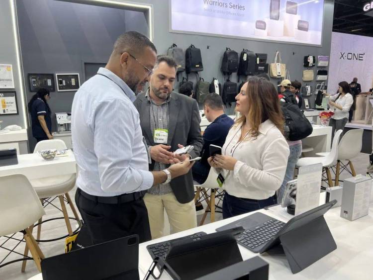 AI驱动未来生活！WiWU以创新科技闪耀2025巴西电子展