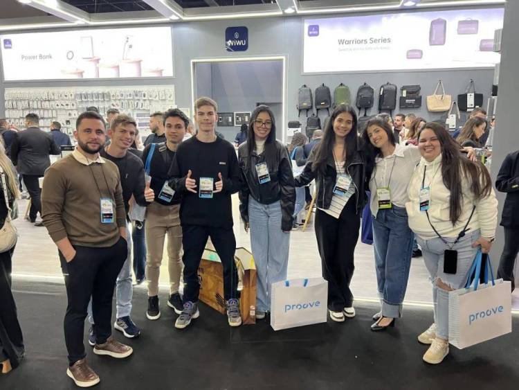 AI驱动未来生活！WiWU以创新科技闪耀2025巴西电子展