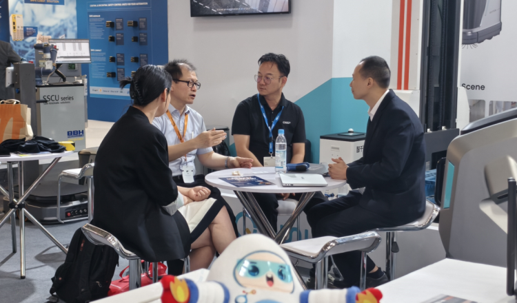 齐元机器人&中新智慧园：慕尼黑机器人展彰显中国智造实力