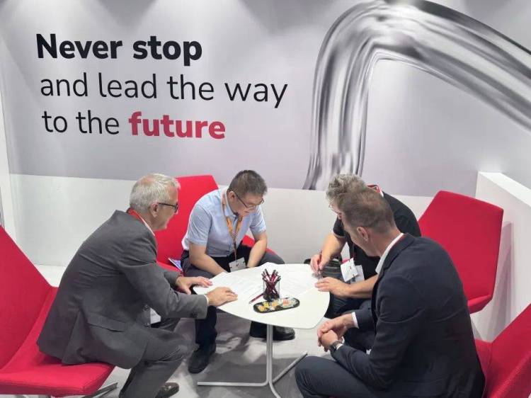 埃夫特全明星阵容闪亮登场AUTOMATICA 2025，加速全球智能化布局