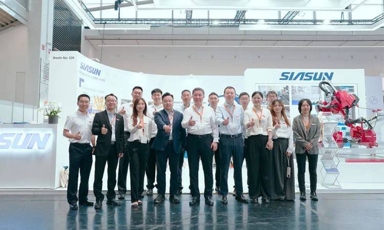 解码未来智造新范式——直击新松2025德国慕尼黑Automatica展会现场