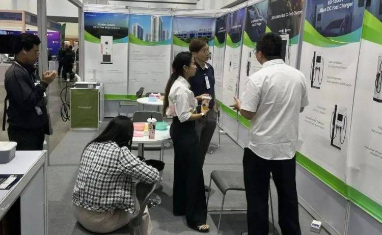 技术引领！易事特充电桩、光储充亮相2025年泰国能源展备受东南亚客户青睐