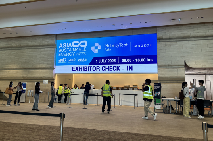 新纽元亮相2025年泰国新能源展，最新充电模块技术受到东南亚市场热烈关注！