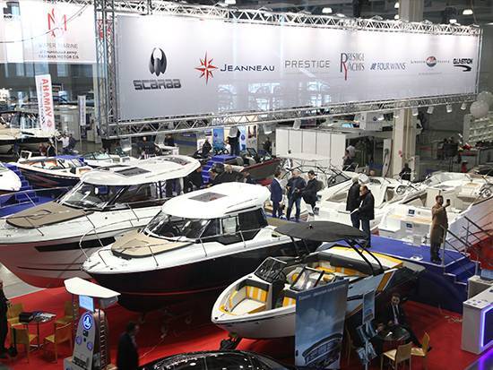 莫斯科游艇展：水上运动爱好者盛宴