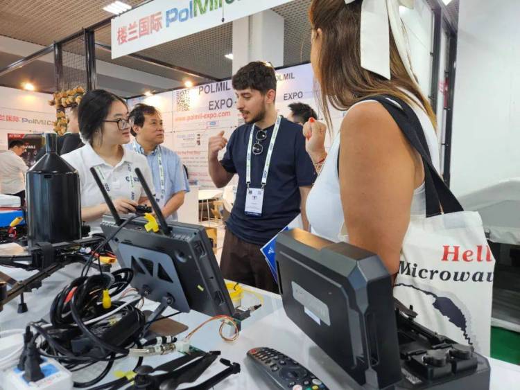 IDEF2025展会快讯｜华擎创新应邀为土耳其国防部进行蜂鸟无人机实飞演示，大获成功！