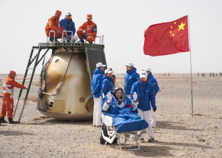 新椅会老友，阿基米德新品亮相2025年迪拜家具展展INDEX