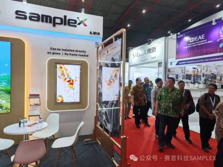 赛普携毫米级超薄壁纸屏参加2025年 IEAE 印尼电子展，引爆全场，收获满满！