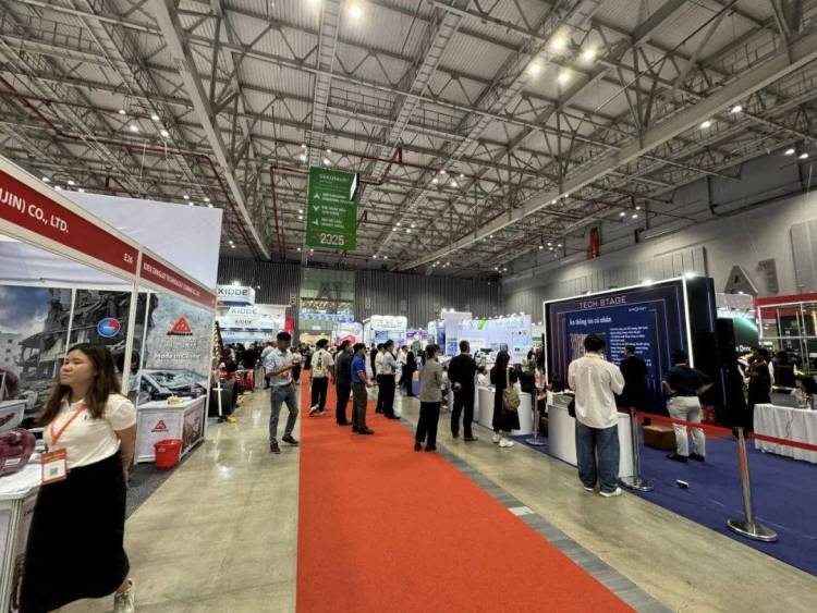 世界数字城市大会秘书长杨鹏应邀出席2025越南安防及消防展开幕式