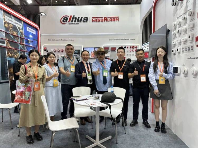 世界数字城市大会秘书长杨鹏应邀出席2025越南安防及消防展开幕式