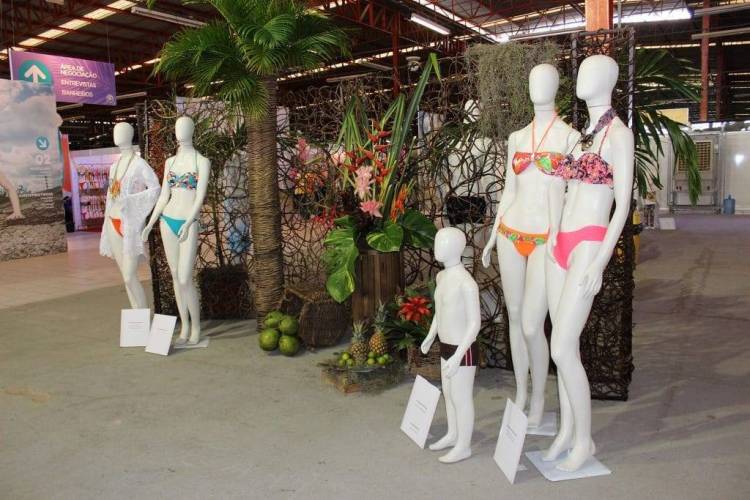 巴西卡鲁阿鲁国际夏季时尚服装展览会：Pernambuco时尚商务轮展