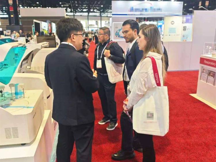 ADLM 2025丨拓圈北美，颐兰贝智慧检验再续新篇！