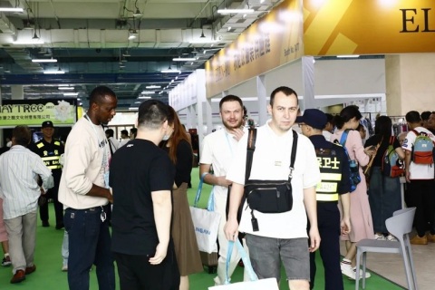 广州创新面料、时尚服装展览会展会现场图片
