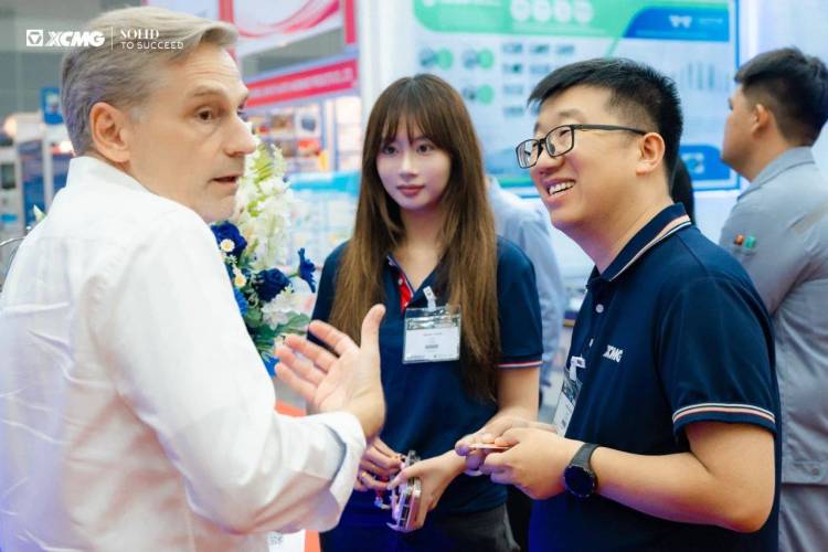 2025年泰国物流展启幕，徐工叉车展位人气“爆棚”