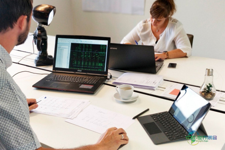 以满腔热忱投身事业