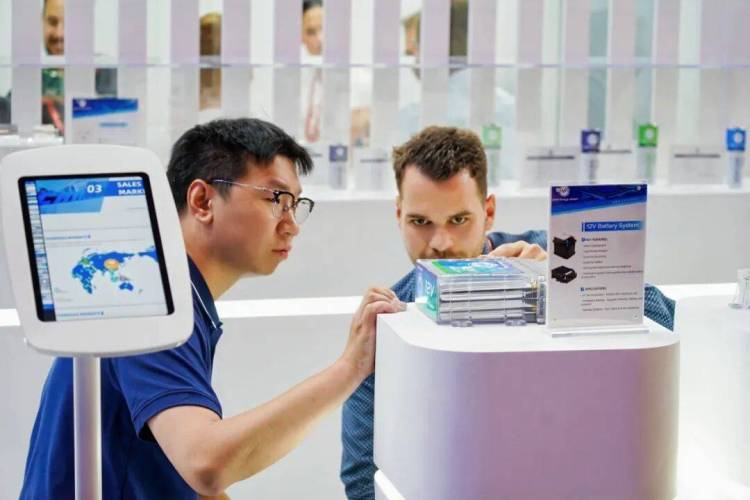 骆驼锂电亮相慕尼黑IAA MOBILITY 2025 | 全场景系统解决方案携手大圆柱新品平台重磅发布