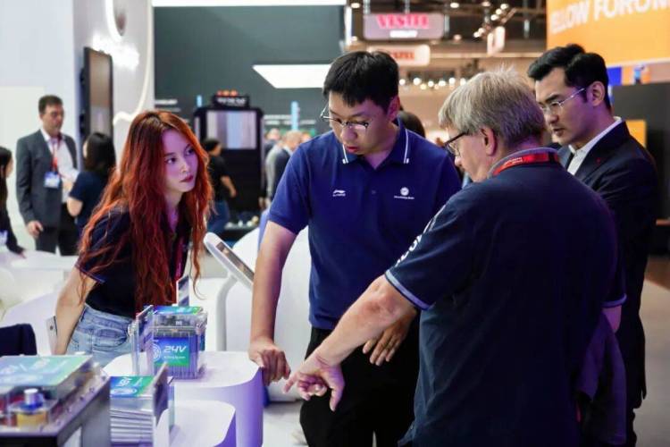 骆驼锂电亮相慕尼黑IAA MOBILITY 2025 | 全场景系统解决方案携手大圆柱新品平台重磅发布