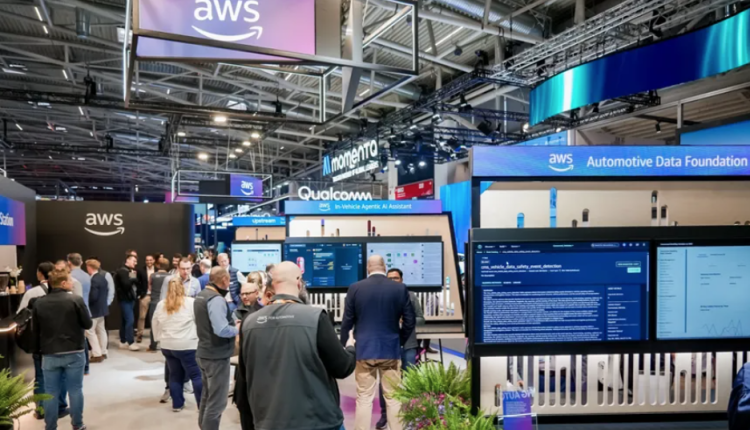 亚马逊云科技与柯基数据联合打造的“Automotive Services GraphRAG”解决方案亮相2025年慕尼黑IAA展会！