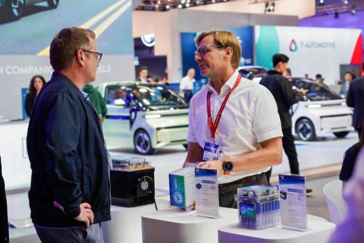 骆驼锂电亮相慕尼黑IAA MOBILITY 2025 | 全场景系统解决方案携手大圆柱新品平台重磅发布