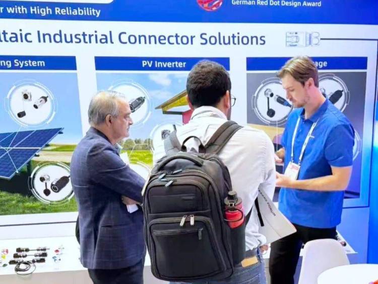 展会首日 | 2025年美国国际太阳能及储能展现场，凌科成打卡热门