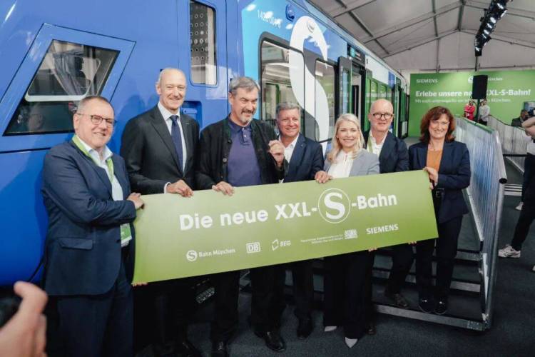 2025年IAA首秀：西门子交通展示慕尼黑新型XXL S-Bahn可步入式模型