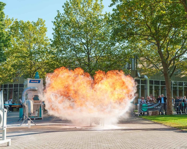 德国纽伦堡粉体展演示爆炸防护技术