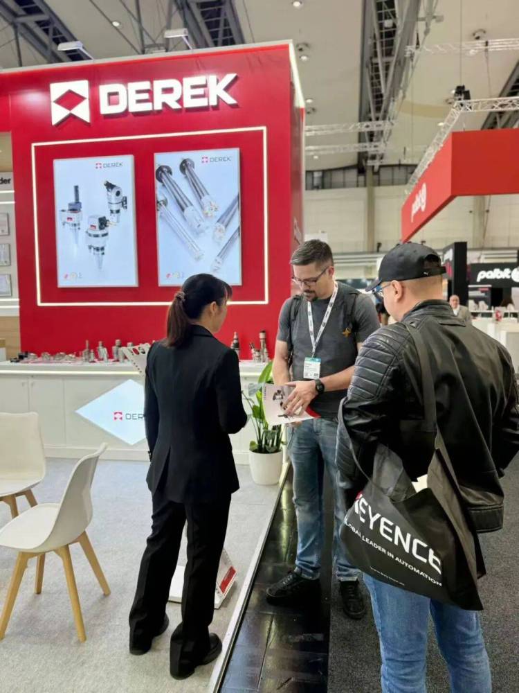 展会直击 | 聚焦 EMO 2025汉诺威国际机床展，德克刀具阻尼减振、万向角度头等技术产品引发关注，获展会客户高度认可。