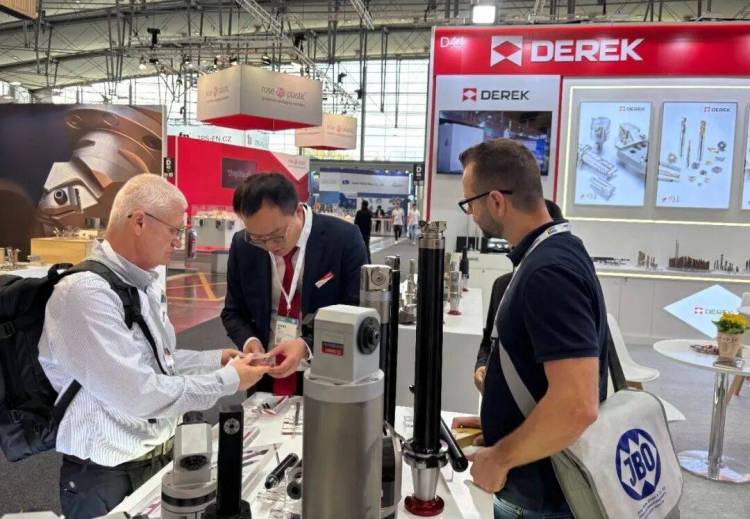 展会直击 | 聚焦 EMO 2025汉诺威国际机床展，德克刀具阻尼减振、万向角度头等技术产品引发关注，获展会客户高度认可。