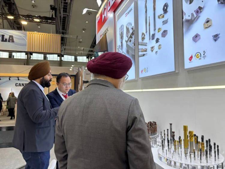 展会直击 | 聚焦 EMO 2025汉诺威国际机床展，德克刀具阻尼减振、万向角度头等技术产品引发关注，获展会客户高度认可。