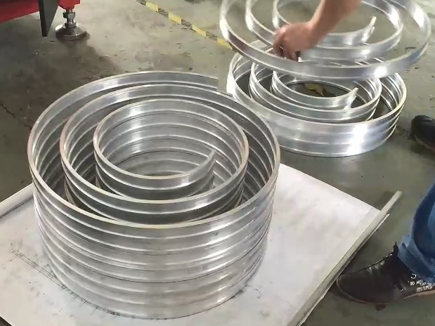 高谱闪耀2025年EMO：以尖端弯曲技术叩开欧洲高端市场新大门