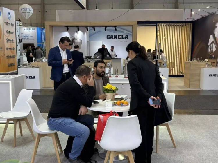 展会直击 | 聚焦 EMO 2025汉诺威国际机床展，德克刀具阻尼减振、万向角度头等技术产品引发关注，获展会客户高度认可。