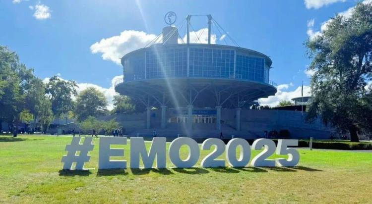 展会直击 | 聚焦 EMO 2025汉诺威国际机床展，德克刀具阻尼减振、万向角度头等技术产品引发关注，获展会客户高度认可。