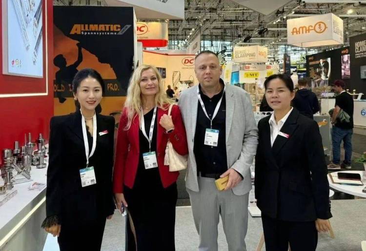 展会直击 | 聚焦 EMO 2025汉诺威国际机床展，德克刀具阻尼减振、万向角度头等技术产品引发关注，获展会客户高度认可。