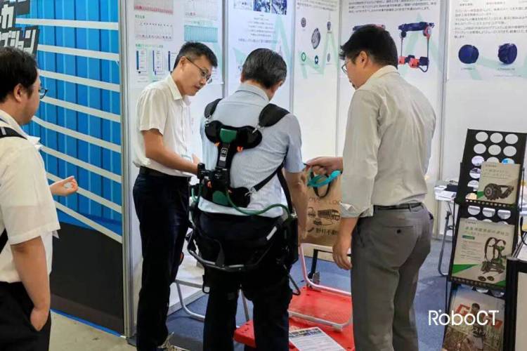 国际会展 |程天科技工业搬运外骨骼亮相2025东京国际物流展