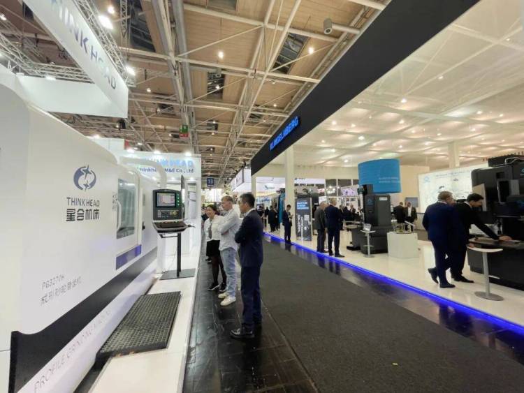 EMO 2025首日开幕！上海星合斩获先锋奖，全球客商瞩目！