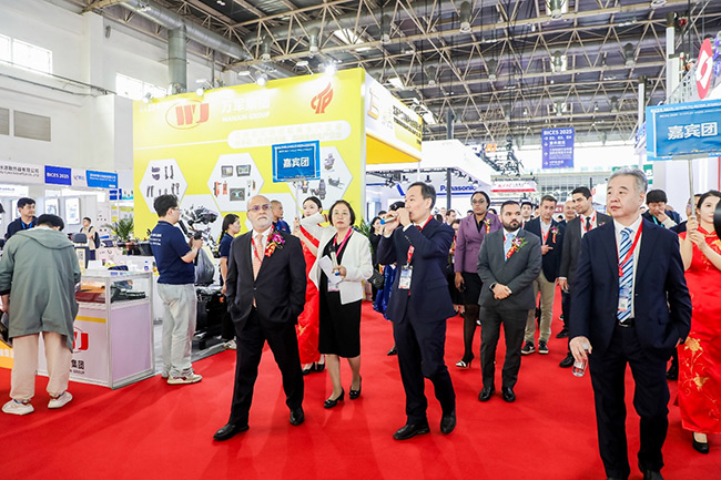 深拓全球市场，2025年群峰智造同时亮相海内外多个国际大展