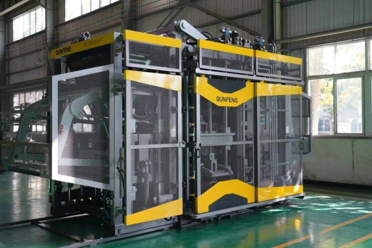 深拓全球市场，2025年群峰智造同时亮相海内外多个国际大展