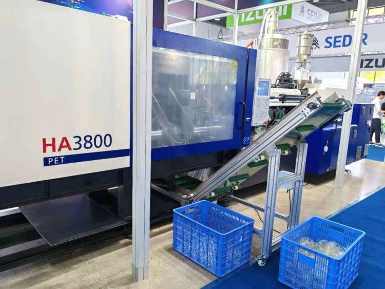 为中亚定制“中国方案”！海天国际亮相2025年乌兹别克斯坦国际橡塑展，打造出海新范本