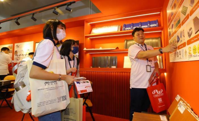 2024年马来西亚吉隆坡国际建筑及室内装饰设计展览会：金属屋顶的创新进展