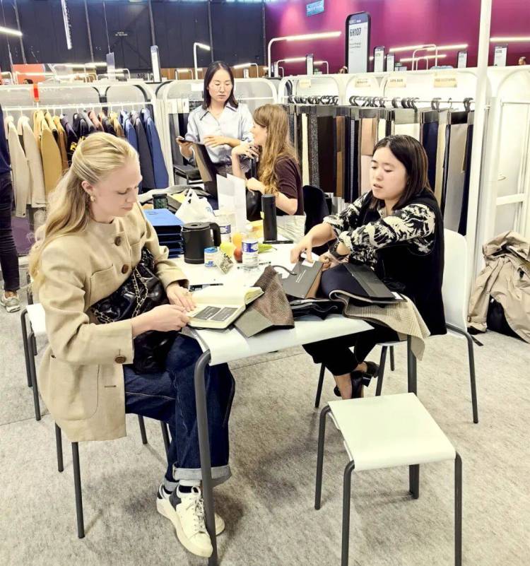 【展会速递】岱银集团金康毛纺参展2025法国Premiere Vision 秋冬面料展