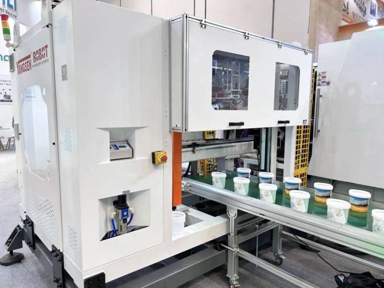 K展首日 | 焕新你的注塑体验！华大机械携全电动智能注塑方案惊艳亮相2025年德国K展